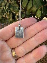 Load image into Gallery viewer, Green Sea Glass Silver Reticulated Pendant Necklace