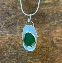 Load image into Gallery viewer, Green Sea Glass Textured Silver Pendant Necklace