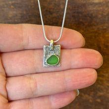 Load image into Gallery viewer, Green Sea Glass Silver Reticulated Pendant Necklace