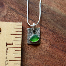 Load image into Gallery viewer, Green Sea Glass Silver Reticulated Pendant Necklace
