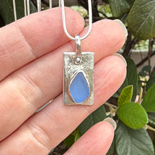 Load image into Gallery viewer, Cornflower Blue Sea Glass Silver Reticulated Pendant Necklace